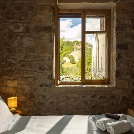 Apartahotel Petrastero Mountain Retreat-agrafa Evrytania Greece 3*